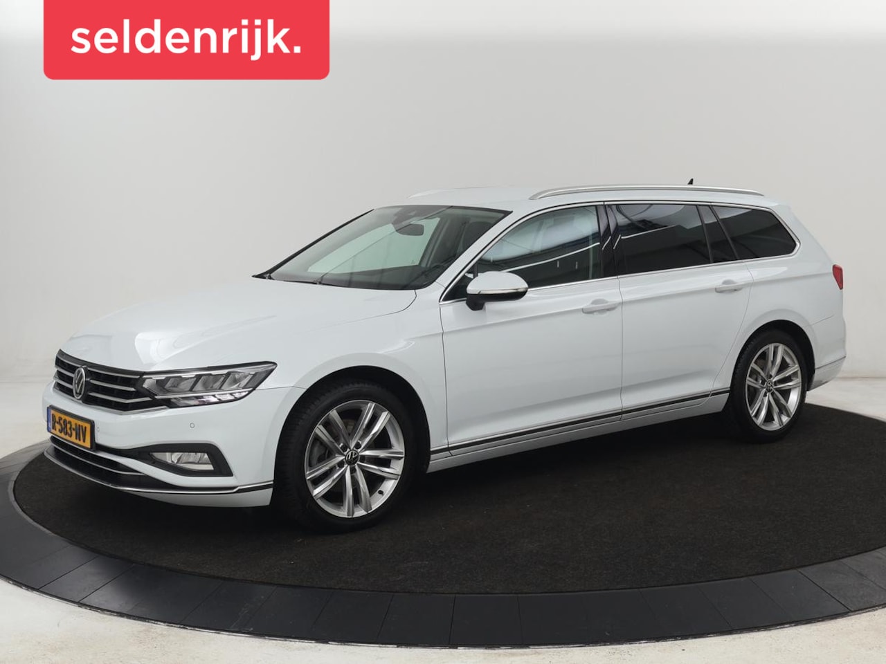Volkswagen Passat Variant - 1.5 TSI Comfort Business | Stoelverwarming | Leder/Alcantara | Trekhaak | Adaptive cruise - AutoWereld.nl