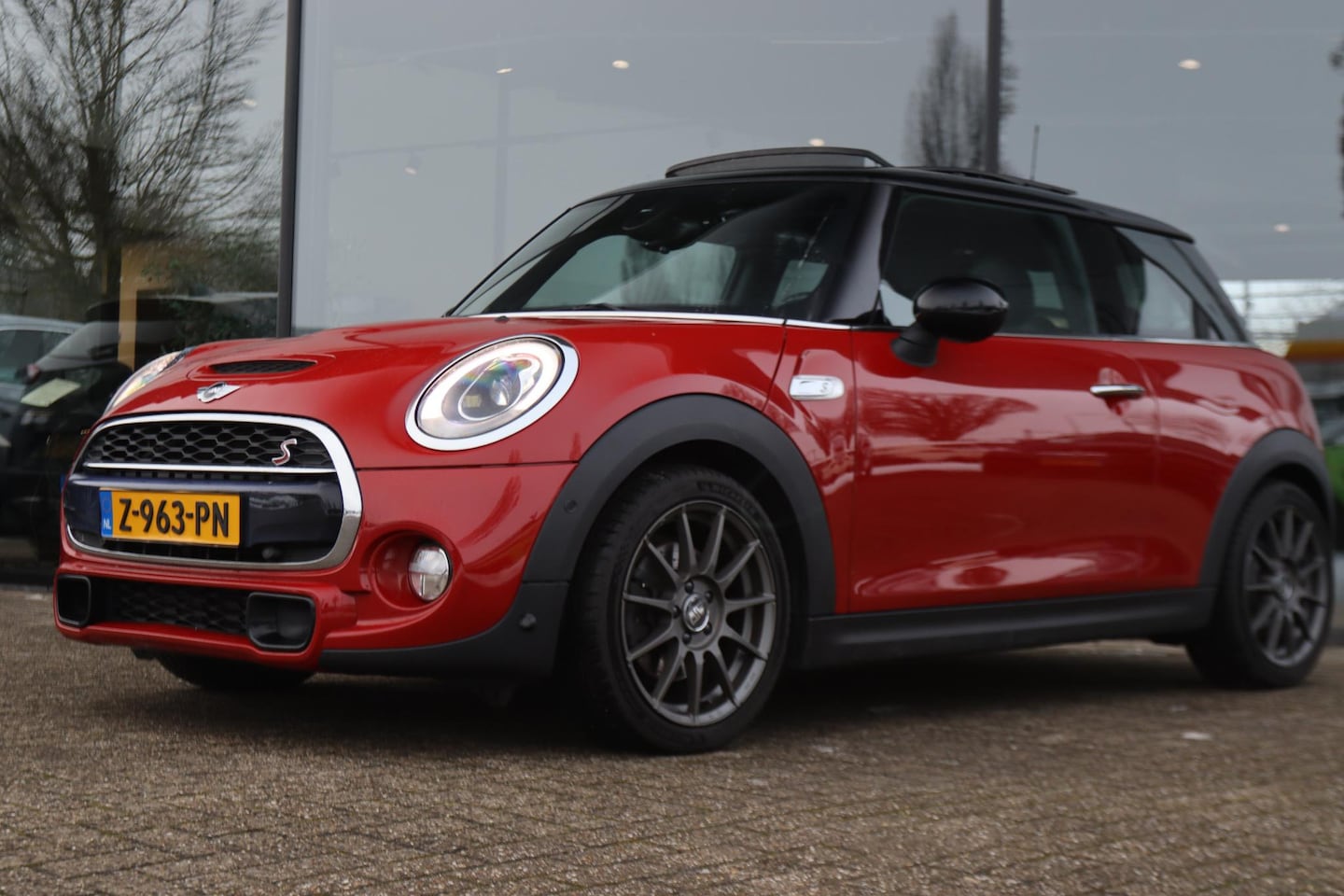 MINI Cooper S - 2.0 192PK CHILI SERIOUS BUSINESS AUT. | JCW | PANO | HARMAN\KARDON | ACC | UNION JACK | LE - AutoWereld.nl
