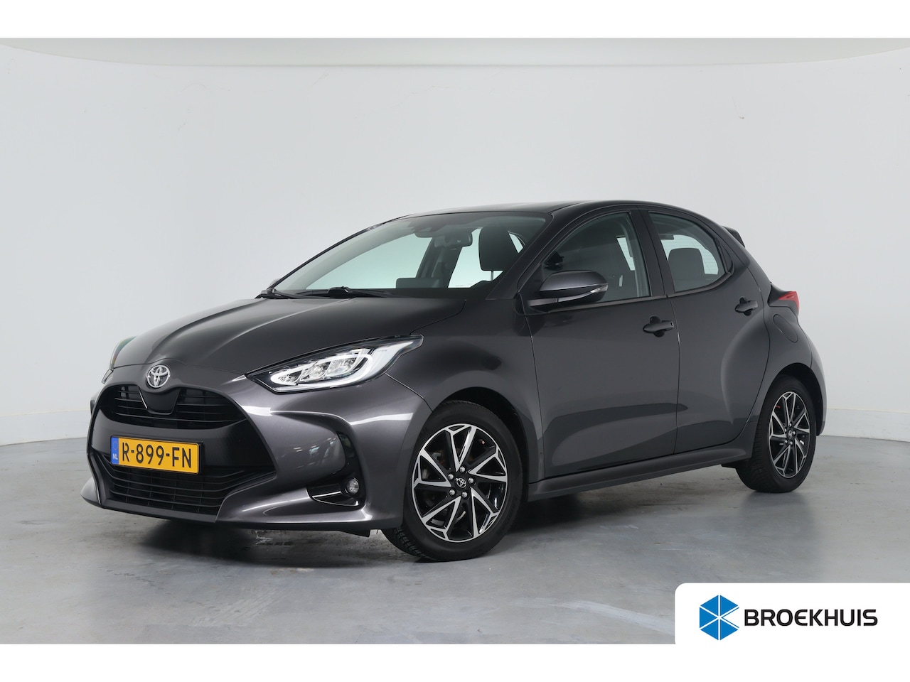Toyota Yaris - 1.5 VVT-i Dynamic | Navi By App | Airco | Cruise Adaptive | Camera | Lichtmetalen Velgen | - AutoWereld.nl