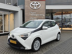 Toyota Aygo - 1.0 VVT-i x-play AUTOMAAT AIRCO CAMERA BLUETOOTH HANDSFREE-BELLEN