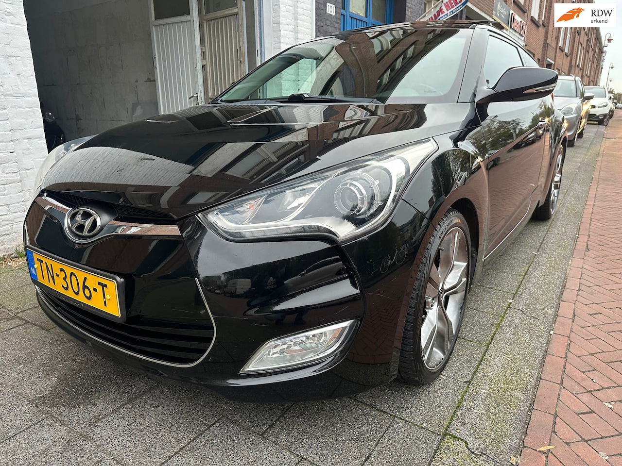 Hyundai Veloster - 1.6 GDI i-Catcher AUTOMAAT Pano Leer Clima Cruise PDC LMV Camera Vol Optie - AutoWereld.nl