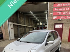 Renault Clio - 1.2 Speciale nieuwe dist set nieuwe koppelingen