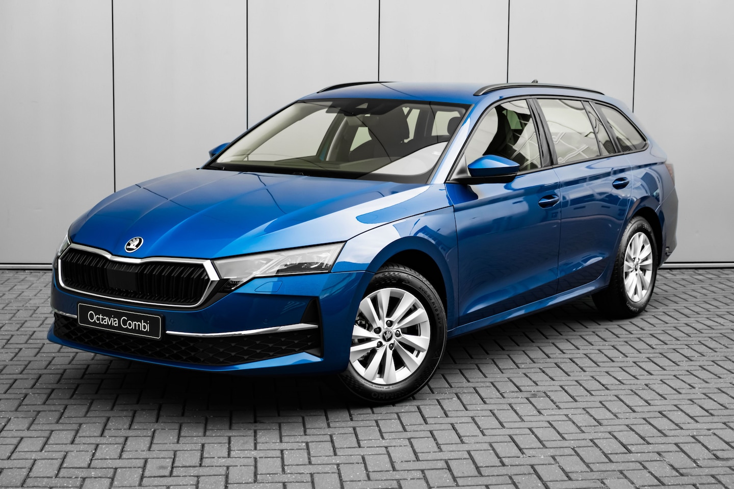 Skoda Octavia Combi - Business Edition Inclusief €2000,- inruilvoordeel  | Achteruitrijcamera | Chromen grille | - AutoWereld.nl
