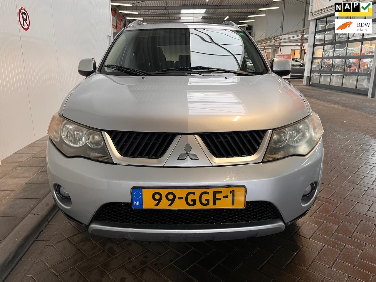 Mitsubishi Outlander - 2.4 Intro Edition 2WD 2.4 Intro Edition 2WD - AutoWereld.nl