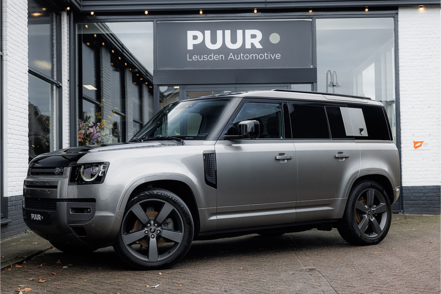 Land Rover Defender 110 - D250 X-Dynamic Heritage Luchtvering - Pano - Trekhaak - Camera - AutoWereld.nl