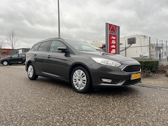 Ford Focus Wagon - 1.0 Titanium | Cruise Control | Trekhaak | Carplay | NAVI | Parkeersensoren achter | Clima