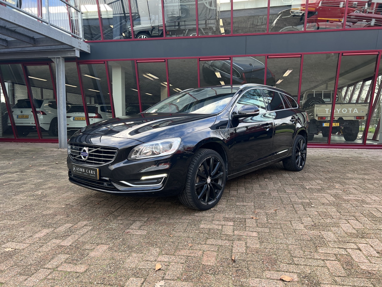 Volvo V60 - 2.4 D6 AWD Plug-In Hybrid Summum | Leder | Navi | Volledige historie | - AutoWereld.nl