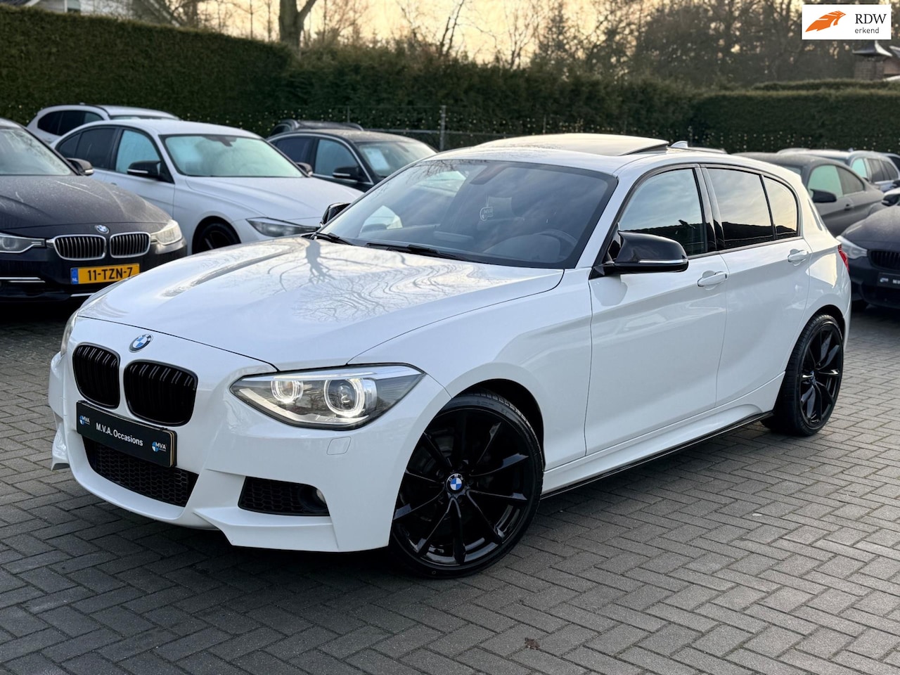 BMW 1-serie - 116i Business+ M Sport|Nieuwe Ketting + Klepseals|Navigatie|18 inch|Climate control|Cruise - AutoWereld.nl