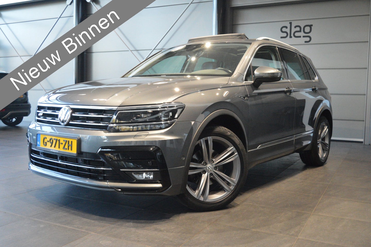 Volkswagen Tiguan - 1.5 TSI ACT R-LINE navi camera leer pano trekhaak !! - AutoWereld.nl