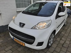 Peugeot 107 - 1.0-12V Millesim 200