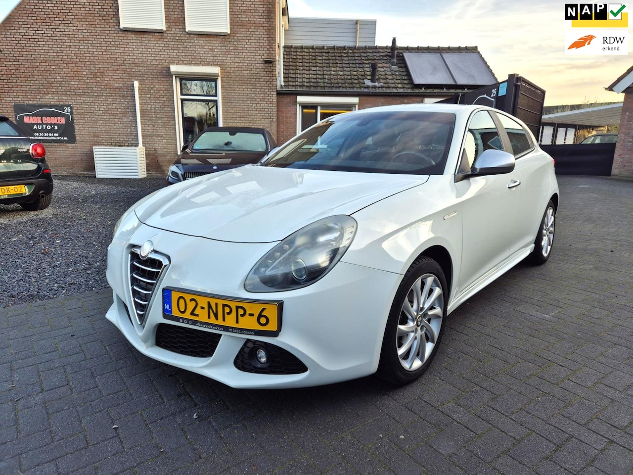 Alfa Romeo Giulietta - 1.6 JTDm Distinctive Clima Cruise Leer - AutoWereld.nl