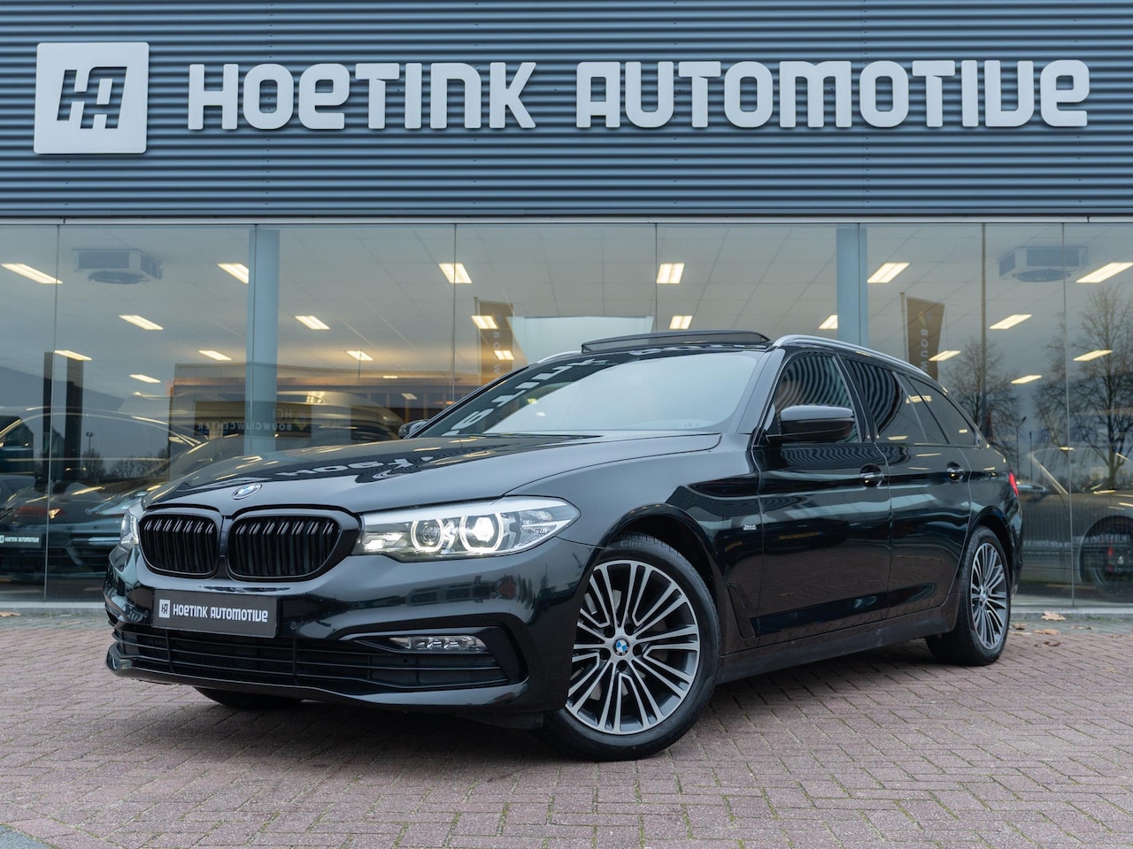 BMW 5-serie Touring - 520d High Executive | Pano | Hud | Elc trekhaak - AutoWereld.nl