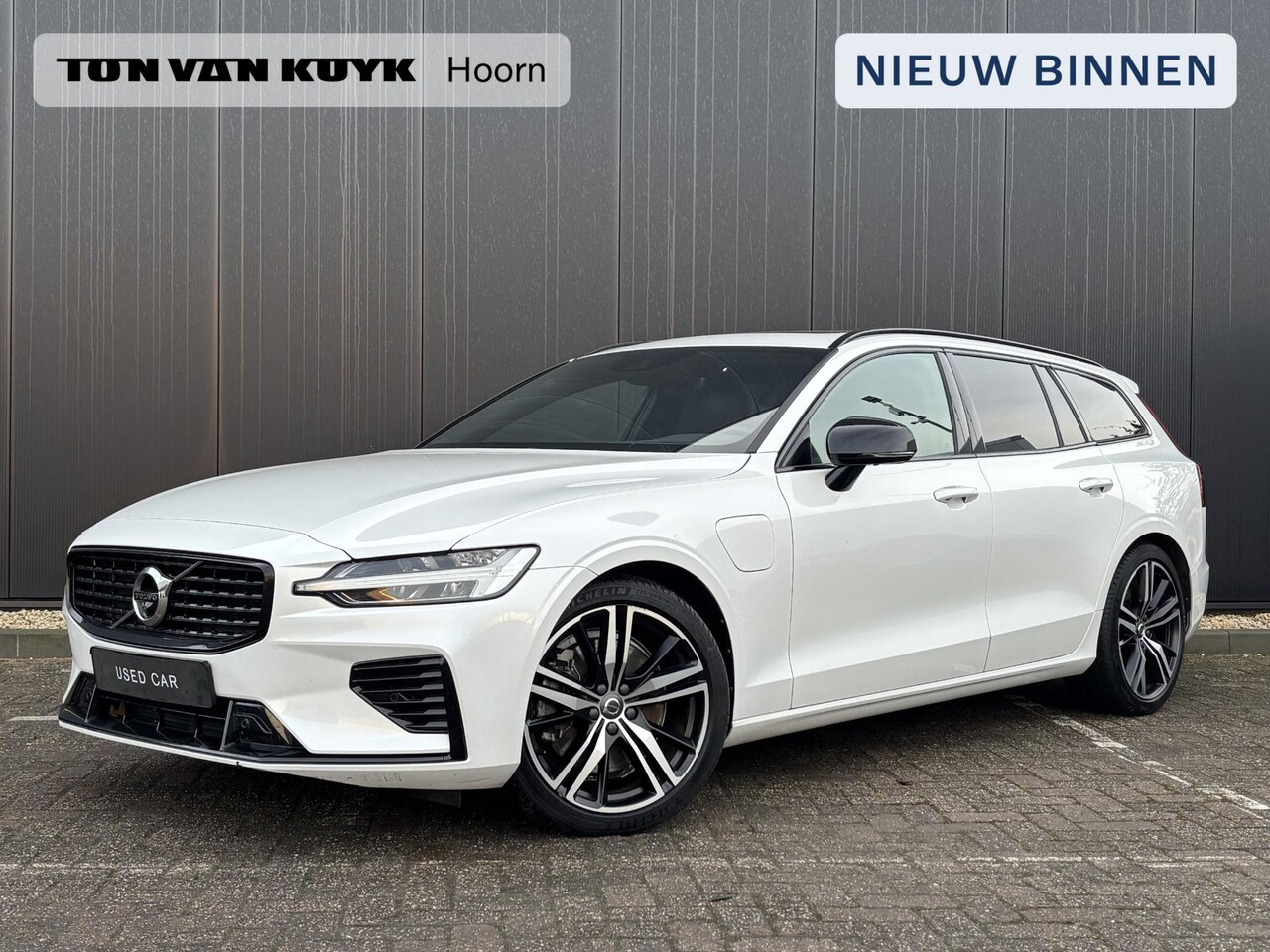 Volvo V60 - 2.0 T6 Recharge AWD R-Design 360 camera/ schuifdak/ climate line/ 19 inch/ head up display - AutoWereld.nl