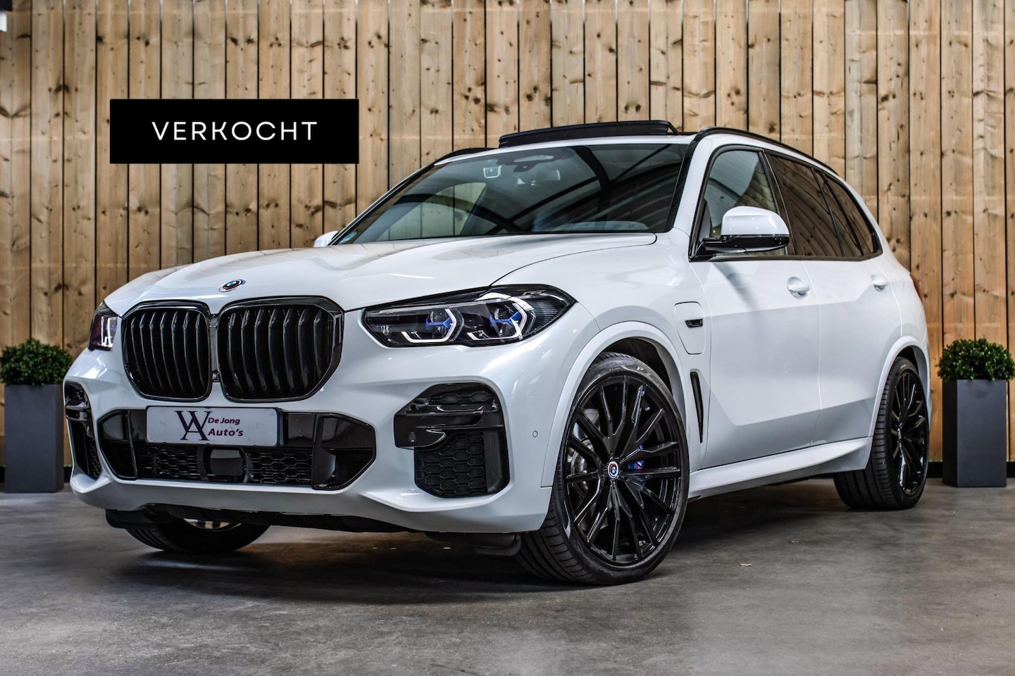 BMW X5 - XDrive45e M-Sport *Skylounge*B&W*M-Stoelen*360 Camera*Laser Led* - AutoWereld.nl