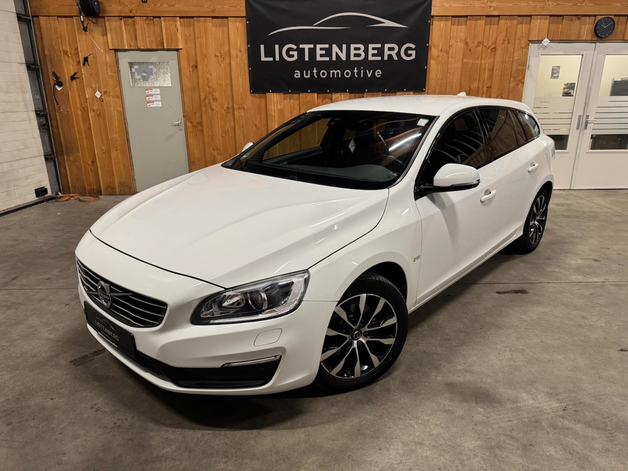 Volvo V60 - 2.0 T3 Polar+ Dynamic - AutoWereld.nl