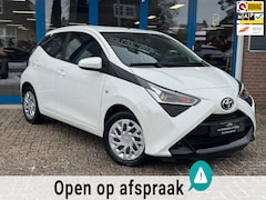 Toyota Aygo - 1.0 VVT-i x-play 2018 AUT NAVI AIRCO CAMERA NAP