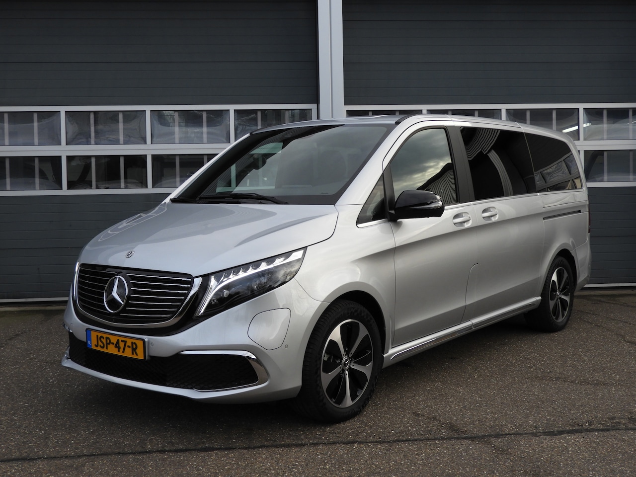 Mercedes-Benz EQV - 300 L2 90 kWh 8 PERS | LUCHTVERING | 360° CAMERA | DISTRONIC - AutoWereld.nl