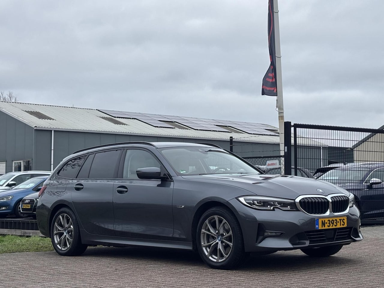 BMW 3-serie Touring - 320e Business Edition Plus acc camera - AutoWereld.nl