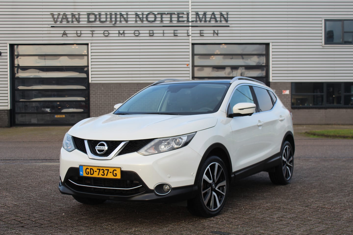 Nissan Qashqai - 1.6 Tekna / 360 Camera / Panoramadak / N.A.P. - AutoWereld.nl