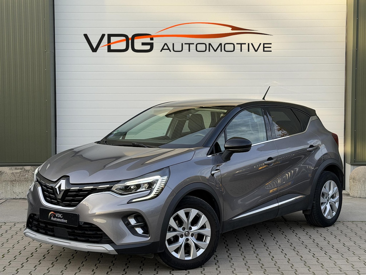 Renault Captur - 1.3 TCe 140 Intens / Clima / Navi / 17" / Camera / Two Tone / Carplay / Sensoren voor - AutoWereld.nl