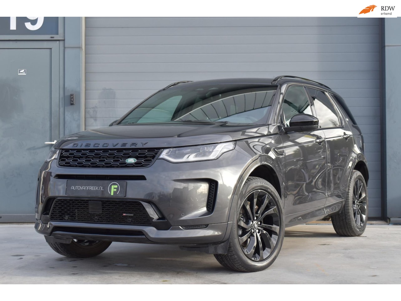 Land Rover Discovery Sport - P300e 1.5 R-Dynamic SE Black Pack | PANO | TREKHAAK | MERIDIAN | ADAPT CRUISE |1E EIG | DE - AutoWereld.nl