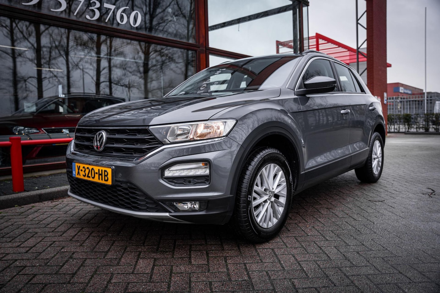 Volkswagen T-Roc - 1.5 TSI Sport | Automaat | Camera | Stoel verwarming | Car-play | Adaptieve cruise control - AutoWereld.nl