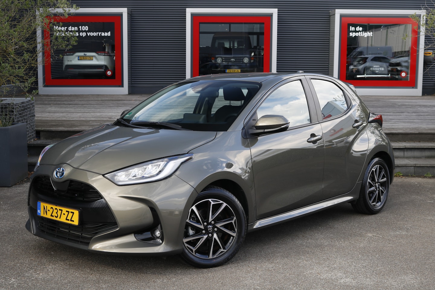 Toyota Yaris - 1.5 Hybrid Dynamic | lage km stand |  Apple Carplay / Android Auto | LM velgen | - AutoWereld.nl