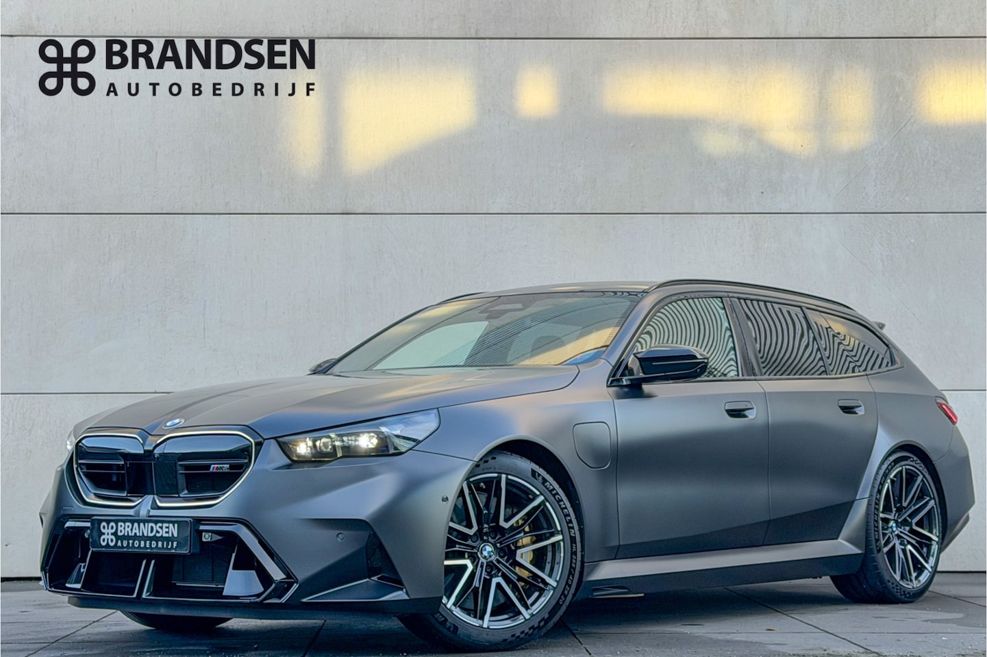 BMW 5-serie Touring - M5 Mat-Keramisch-M Drivers Pack-Pano-Trekhaak-21" - AutoWereld.nl