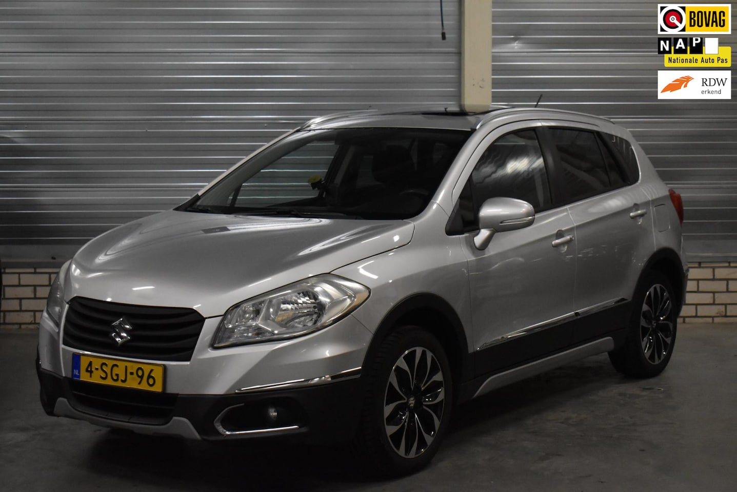 Suzuki SX4 S-Cross - 1.6 Exclusive + Panoramadak|Trekhaak|Bluetooth|Cruise control|Stoelverwarming| - AutoWereld.nl