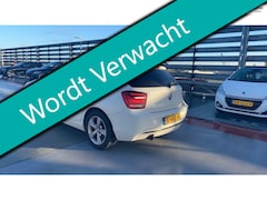 BMW 1-serie - 118i Business+ 5-deurs 170pk Automaat Clima Navi PDC Xenon