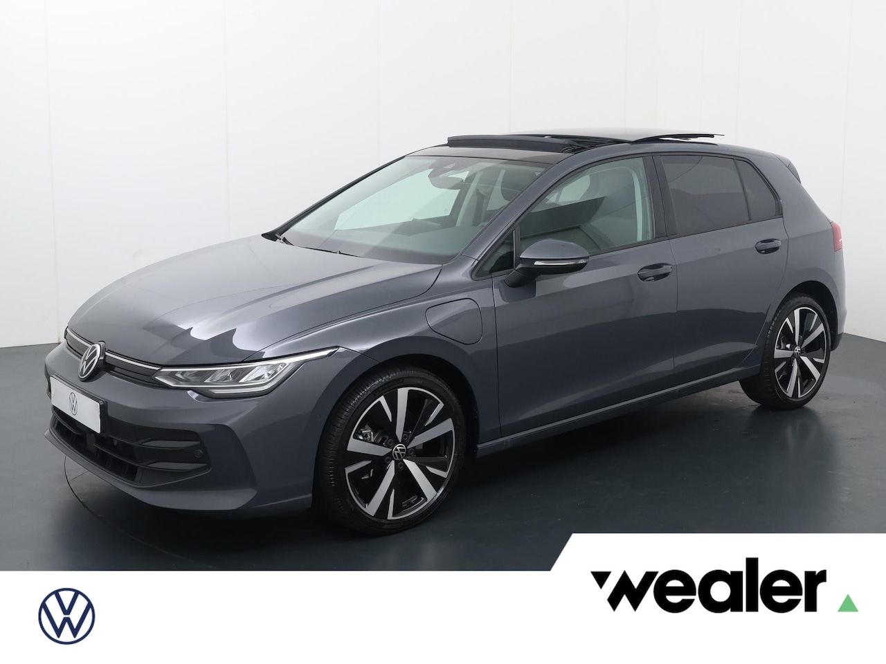 Volkswagen Golf - 1.5 eHybrid Life Edition | 204 PK | SoH 100% | Panoramadak | Stoelverwarming | Achteruitri - AutoWereld.nl