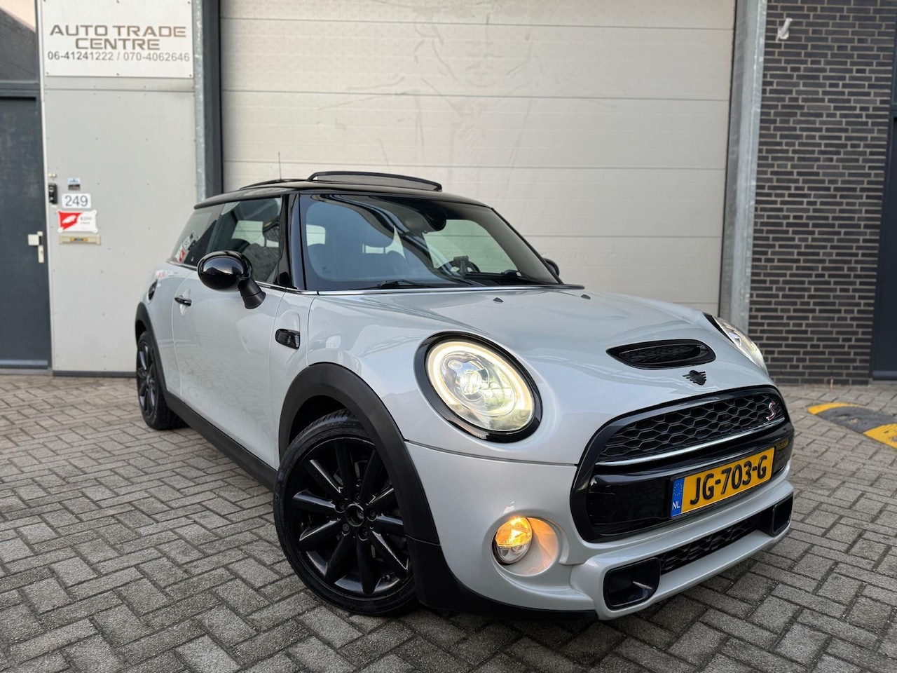 MINI Cooper S - Mini 2.0 [AUT | Pano | Stoelverwarming | Xenon | Volledig onderhouden] - AutoWereld.nl