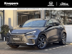 Lexus LBX - Emotion Bi-Tone 2WD | GEEN AFLEVERKOSTEN | Dodehoekdetectie, Elektrische achterklep, Leder