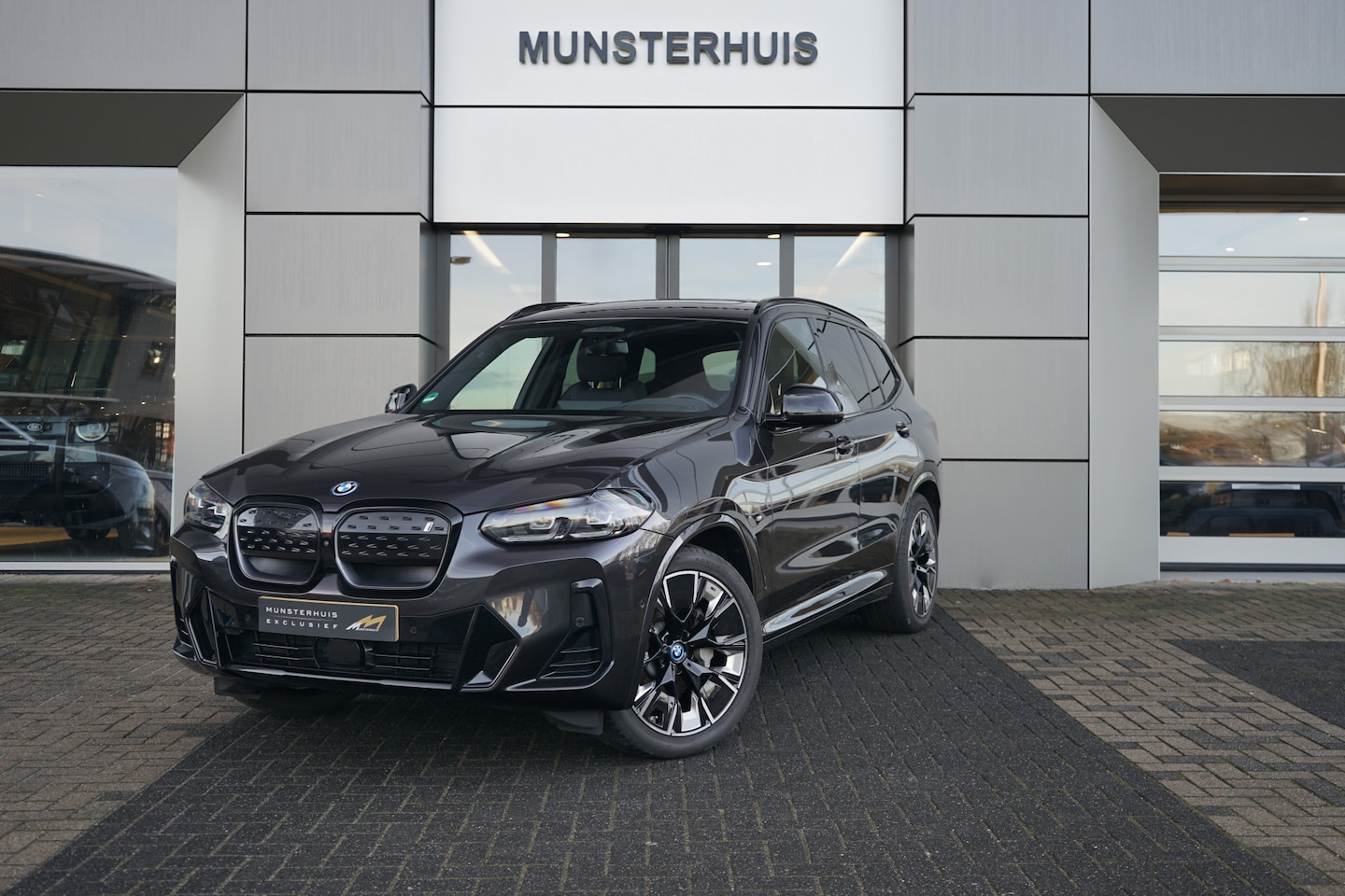 BMW iX3 - High Executive 80 kWh | Head-up Display | M-Pakket | Trekhaak | Elektr. Glazen Panorama da - AutoWereld.nl