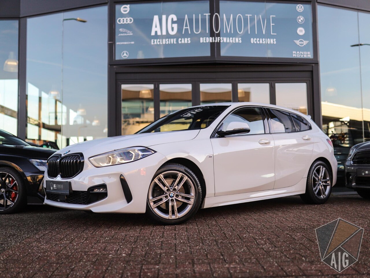 BMW 1-serie - 118i High Executive | M-Sport | PDC | LED | Cruise Control - AutoWereld.nl