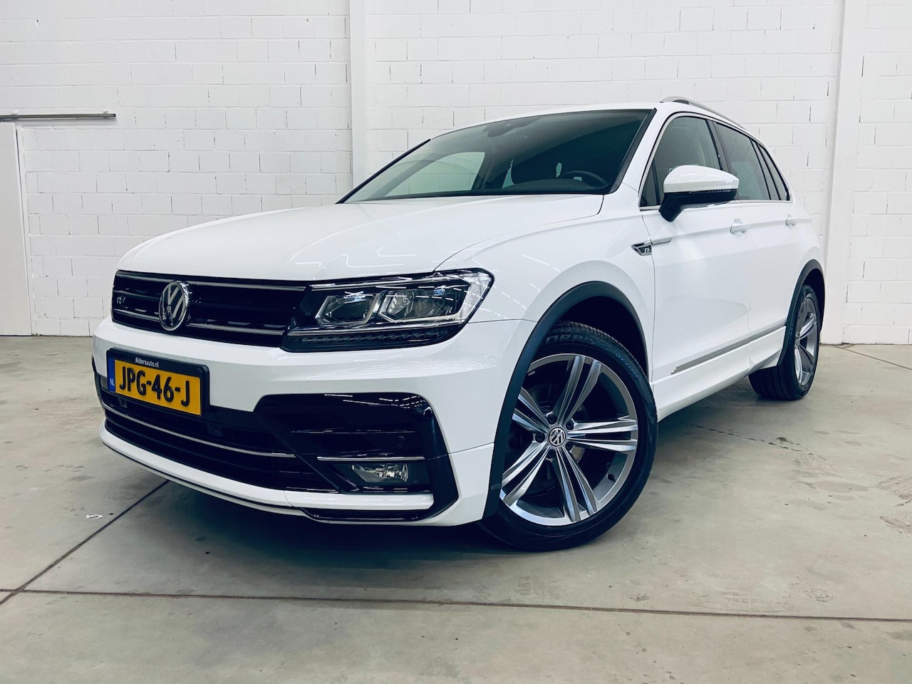 Volkswagen Tiguan - 1.5 TSI ACT Highline R-Line Virtual cockpit - AutoWereld.nl