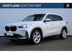 BMW X1 - xDrive30e Automaat / Panoramadak / Achteruitrijcamera / Stuurverwarming / Head-Up / Widesc