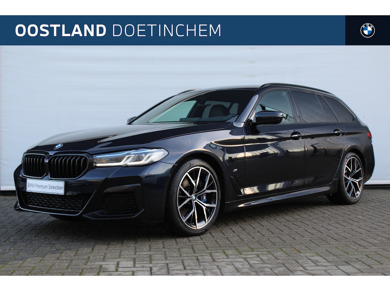 BMW 5-serie Touring - 530i High Executive M Sport Automaat / Trekhaak / Laserlight / Achteruitrijcamera / M Spor - AutoWereld.nl