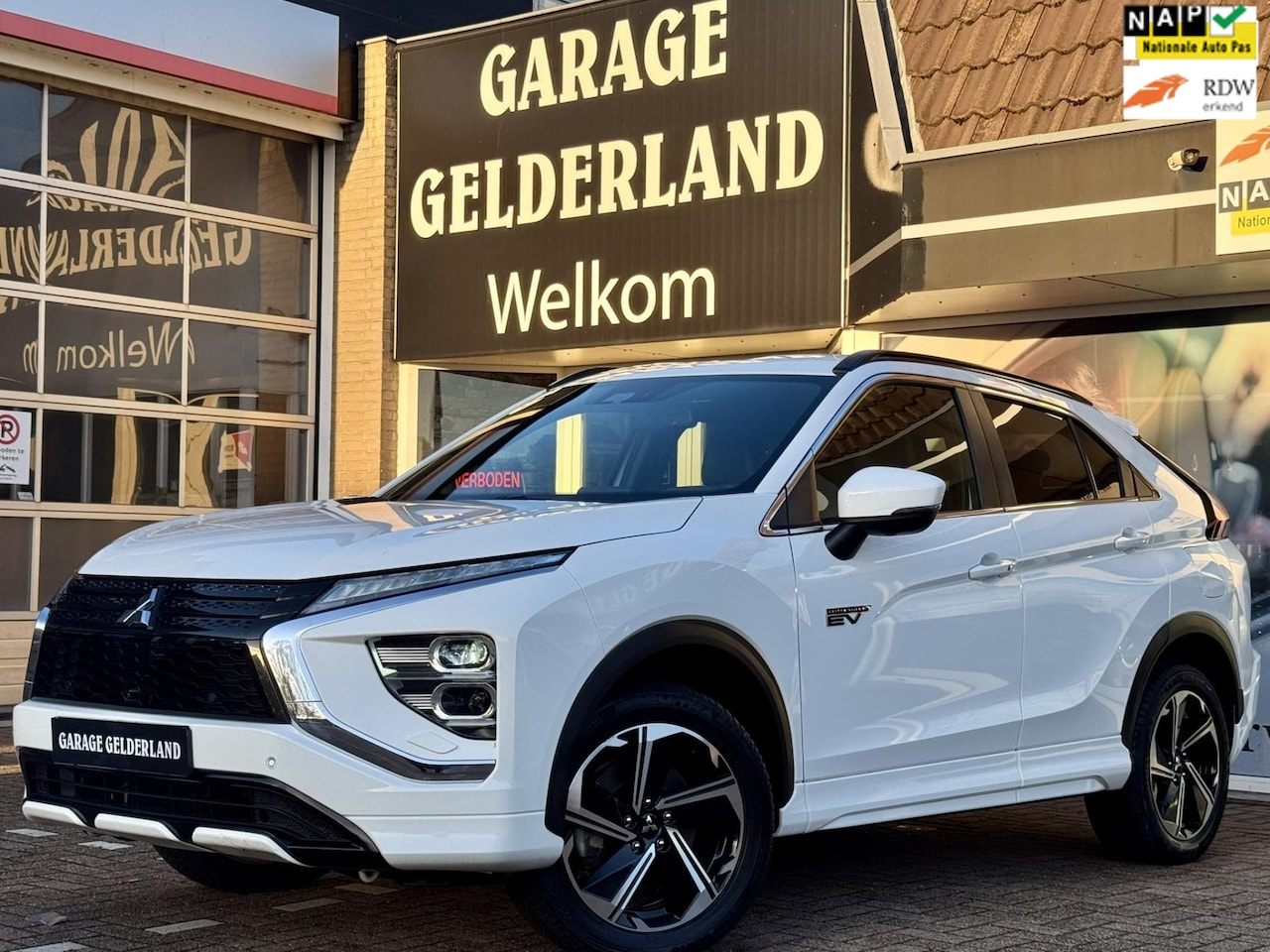 Mitsubishi Eclipse Cross - 2.4 PHEV Instyle | Bi-Xenon | Full-Led | Navi | Camera | Cruise | Apple/Android | Climate - AutoWereld.nl