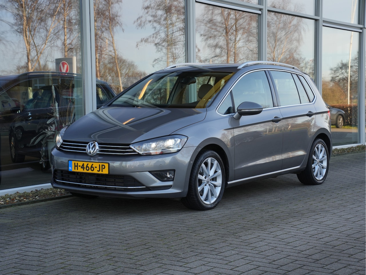 Volkswagen Golf Sportsvan - 1.4 TSI Automaat Business Edition Connected | Adaptive Cruise | Climate Control | Trekhaak - AutoWereld.nl