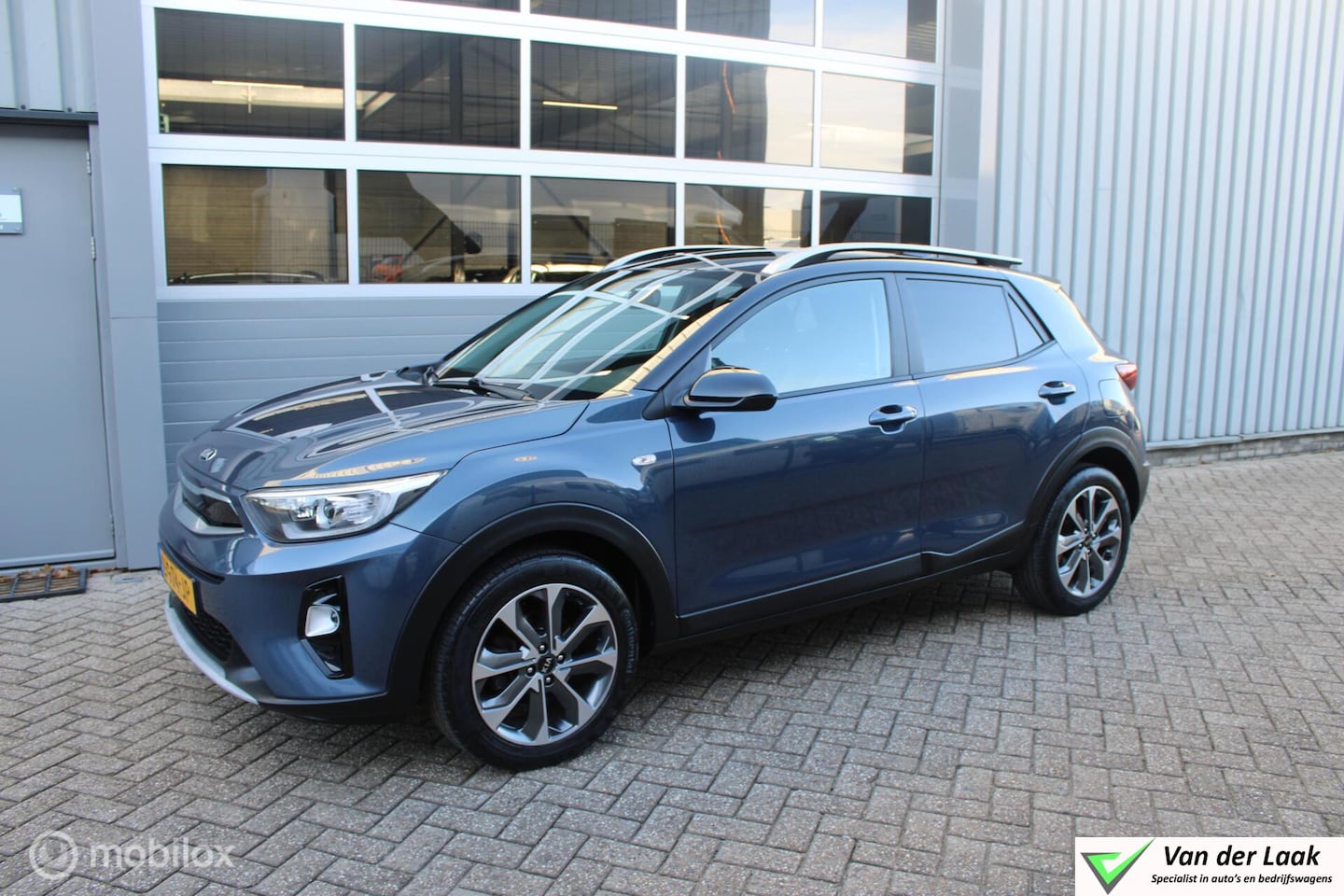 Kia Stonic - 1.0 T-GDi Sports Edition | 1e Eigenaar | Trekhaak | Carplay | Achteruitrijcamera - AutoWereld.nl
