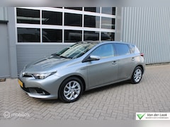 Toyota Auris - 1.8 Hybrid Trend NL Auto | 1e Eigenaar | Panoramadak | Navigatie