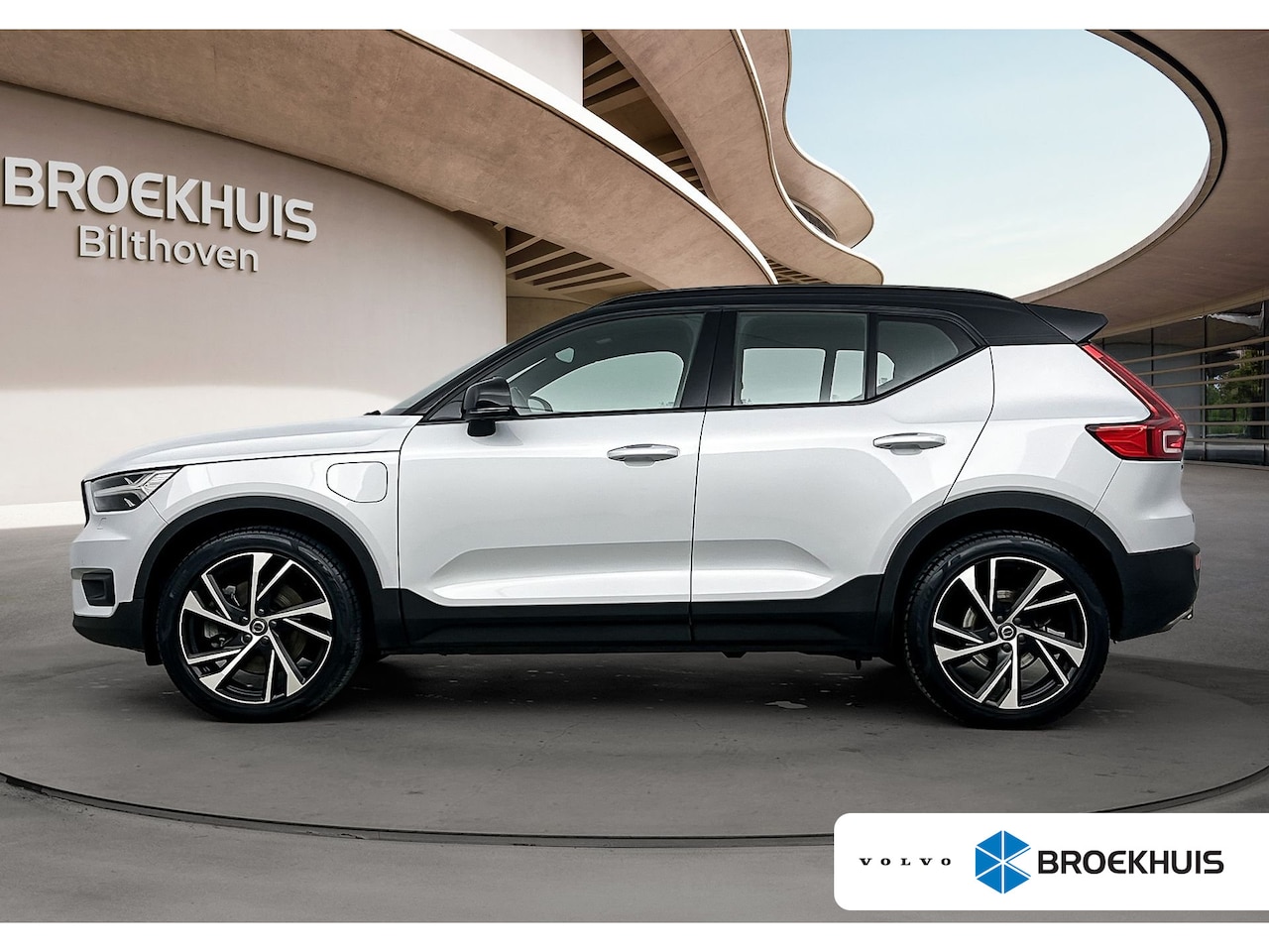 Volvo XC40 - T5 Recharge R-Design | Trekhaak | PDC V+A en 360 camera | Harmen & Kardon | BLIS | Keyless - AutoWereld.nl