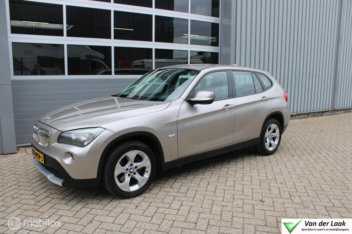 BMW X1 - sDrive18i Executive | Ketting revisie gehad | NL Auto Boekjes | Trekhaak | Navigatie - AutoWereld.nl