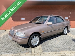 Mercedes-Benz C-klasse - 180 Elegance / 72.000 km
