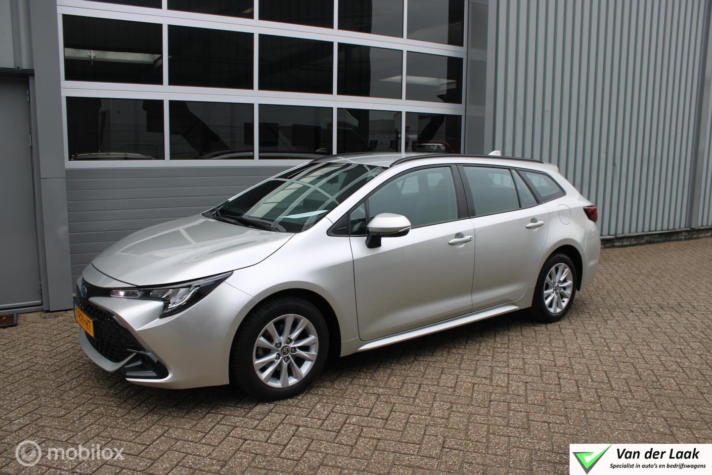 Toyota Corolla Touring Sports - Hybrid 140 Active | 8 Keer op voorraad. - AutoWereld.nl