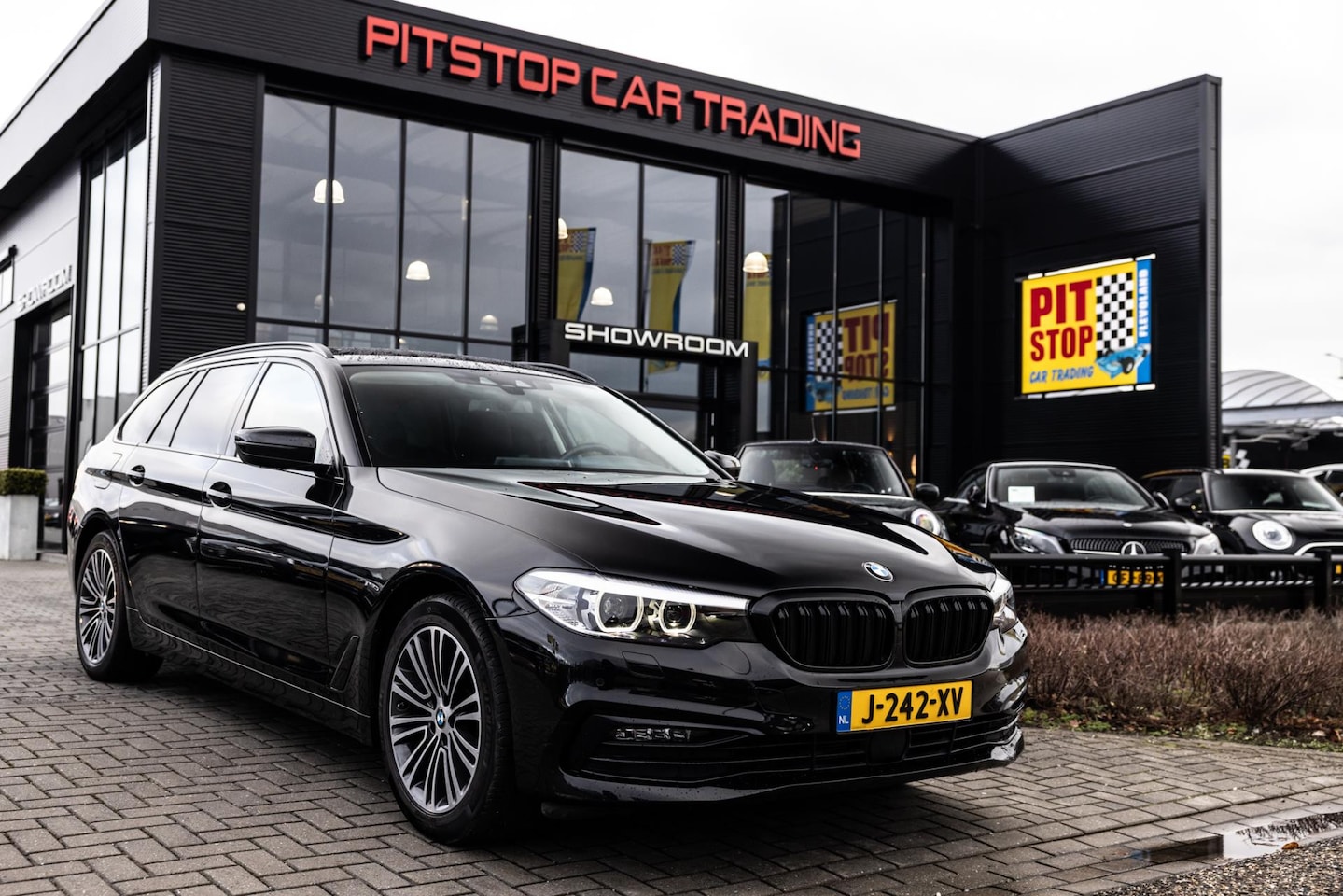 BMW 5-serie Touring - 520i High Executive 520i High Executive, 184 PK, ACC, Elek. stoelen, Keurig! - AutoWereld.nl