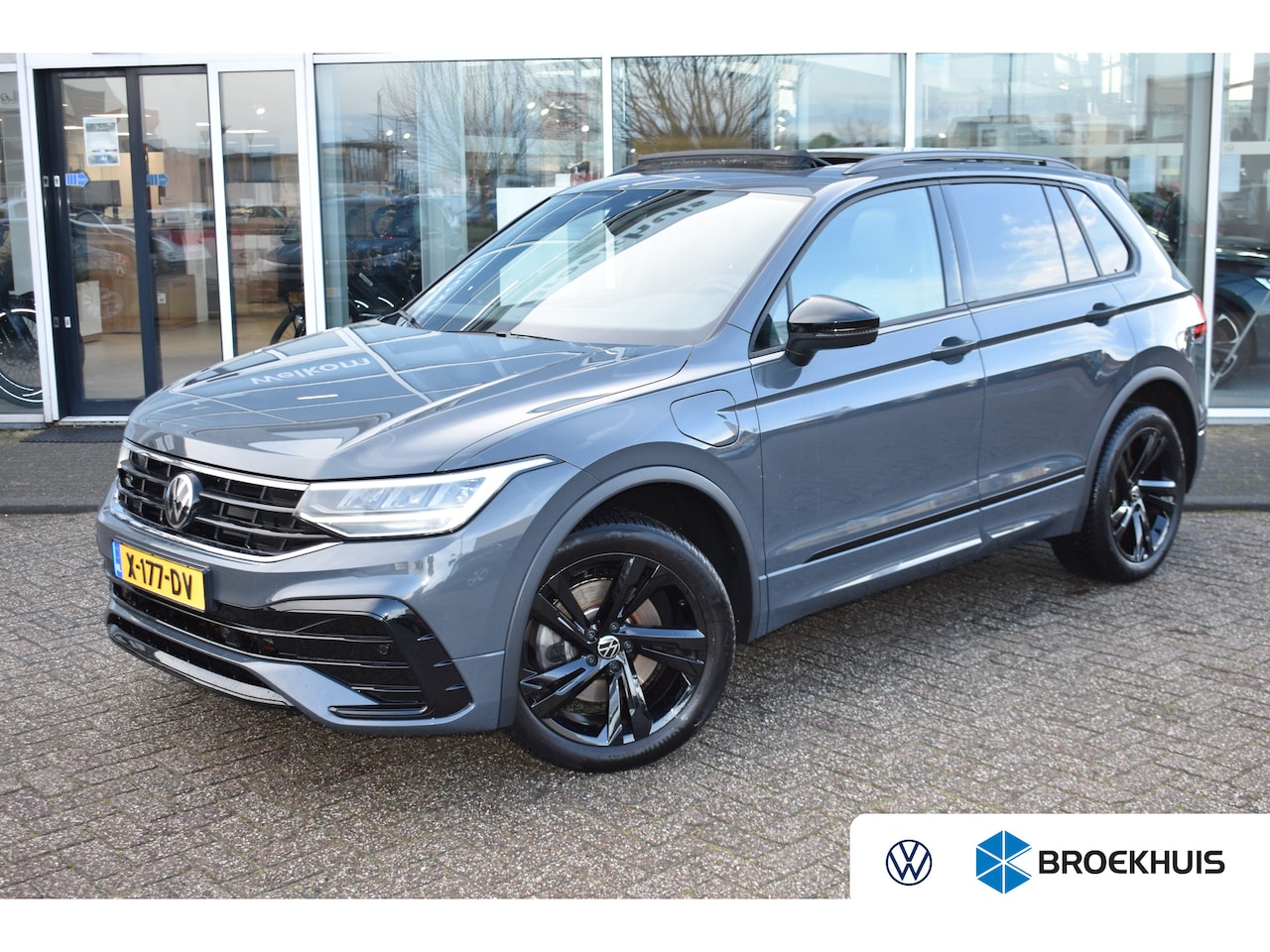 Volkswagen Tiguan - 1.4 TSI 245PK DSG-6 eHybrid R-Line Business | PANORAMADAK | TREKHAAK | BLACK STYLE | NAVIG - AutoWereld.nl