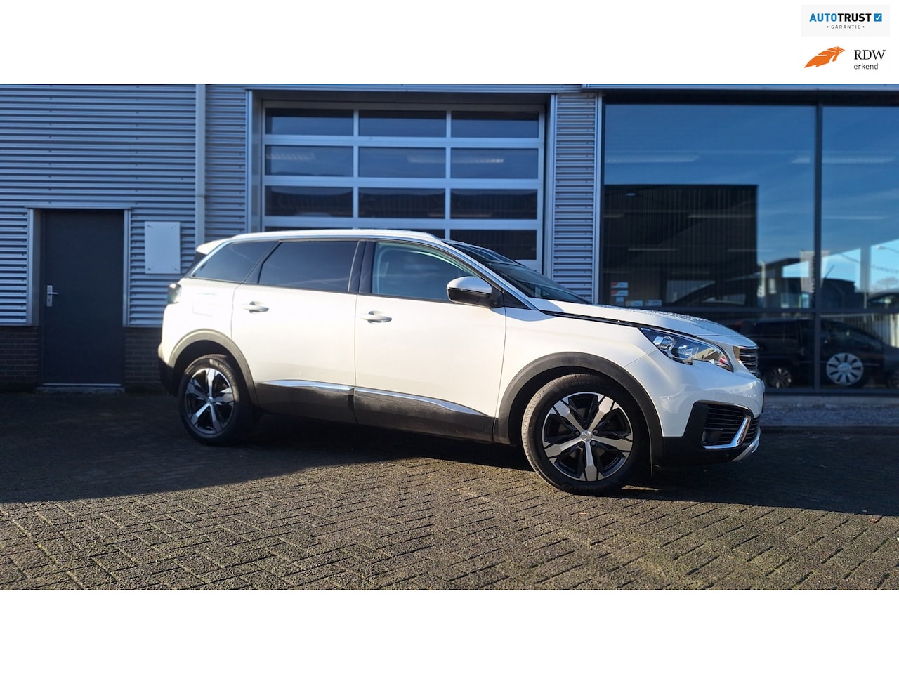 Peugeot 5008 - Pers1.2 PureTech Pre Automaat/7 Pers/Cruise/Wit Metalic/Enz - AutoWereld.nl