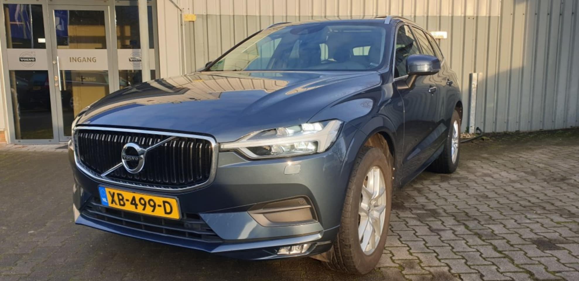 Volvo XC60 - 2.0 D4 AWD MOMENTUM Panorama dak - AutoWereld.nl